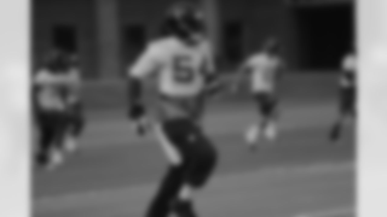 LB Stephen Nicholas warms up before practice