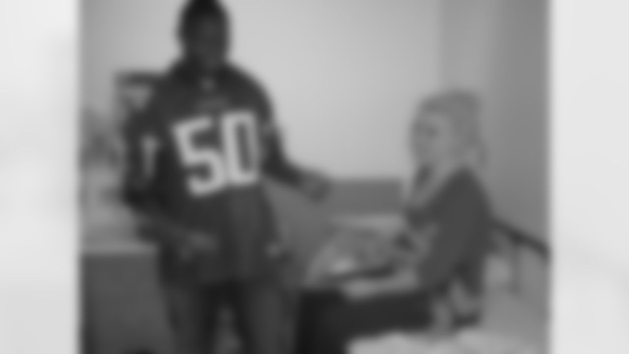 The Atlanta Falcons visit CHOA // Atlanta, GA // Curtis Lofton spending time with patients //