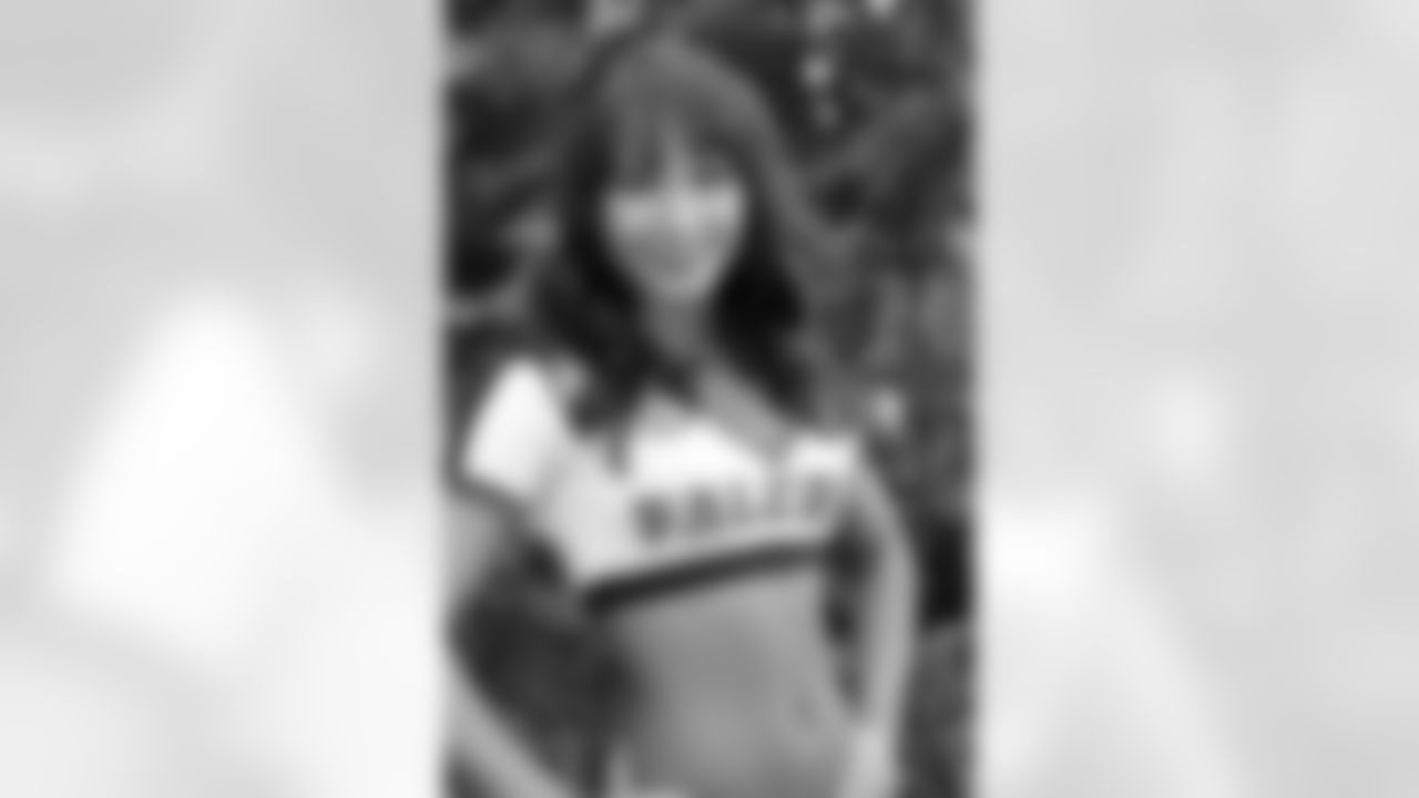 Natalie S. // 2011 Atlanta Falcons Cheerleaders Studio Shots // 2011 // Atlanta -