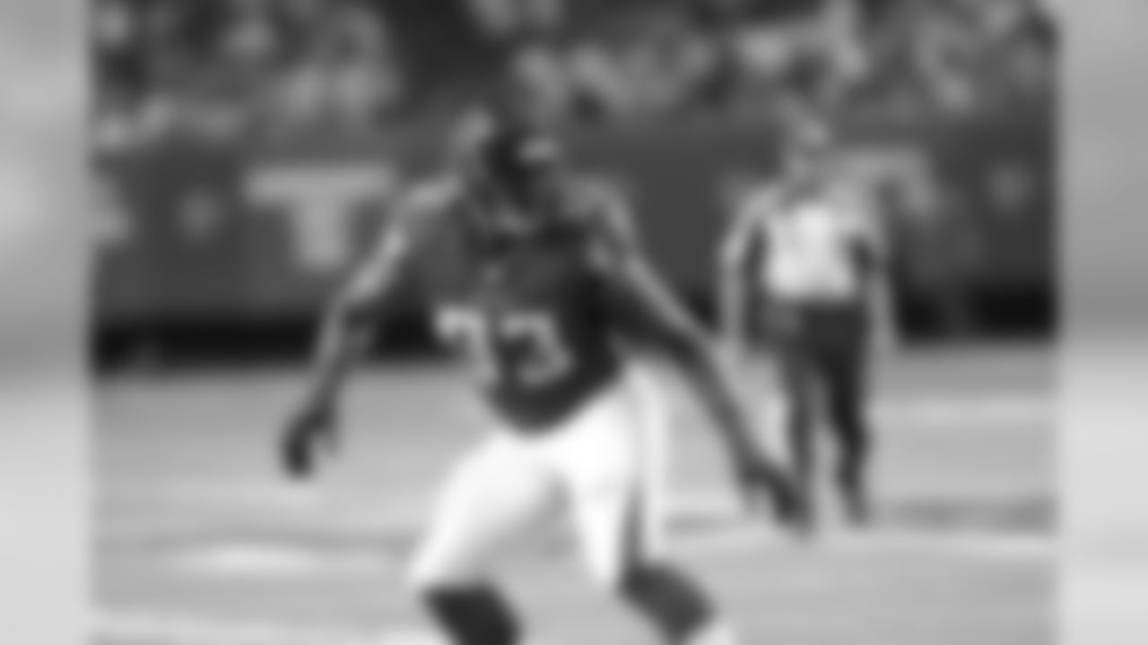 DE Malliciah Goodman in coverage.