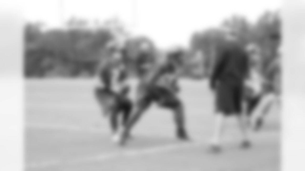 QB Matt Ryan practices with G Harland Gunn