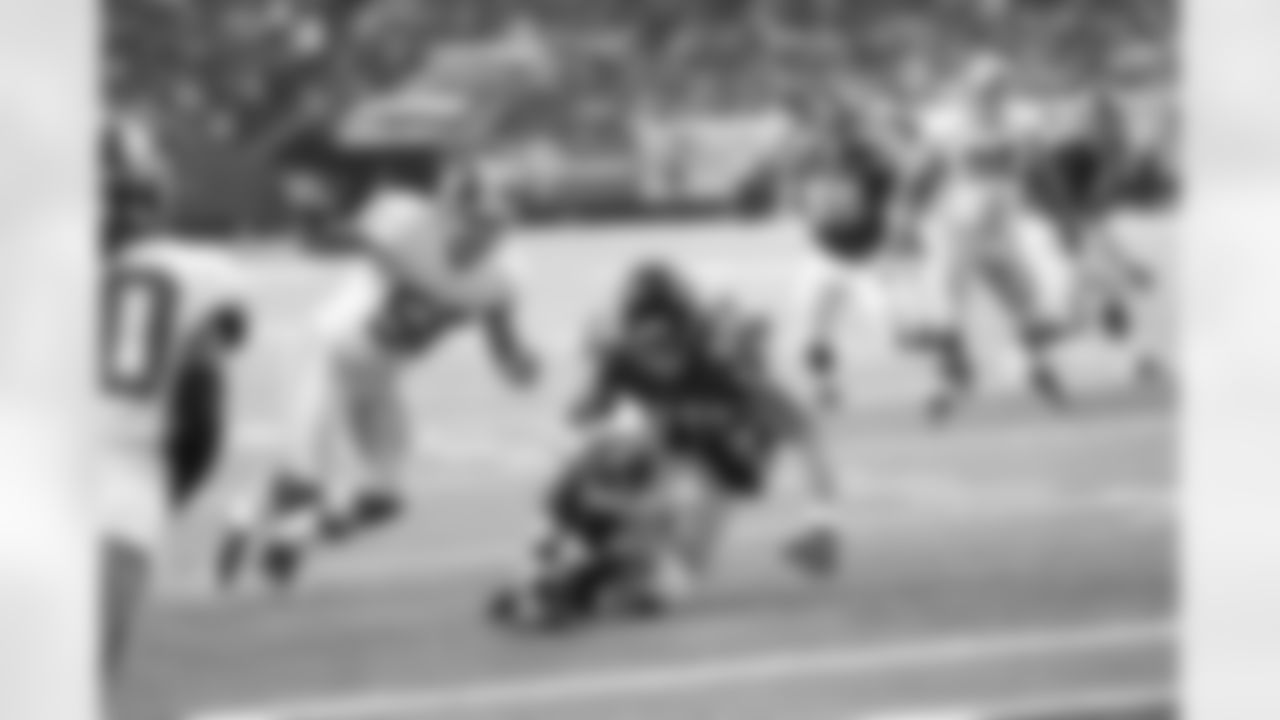 TE Tony Gonzalez notched 15,000 career receiving yards in the game against the Redskins
