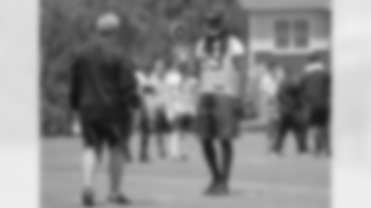 Defensive coordinator Richard Smith coaches up fourth-round linebacker De'Vondre Campbell