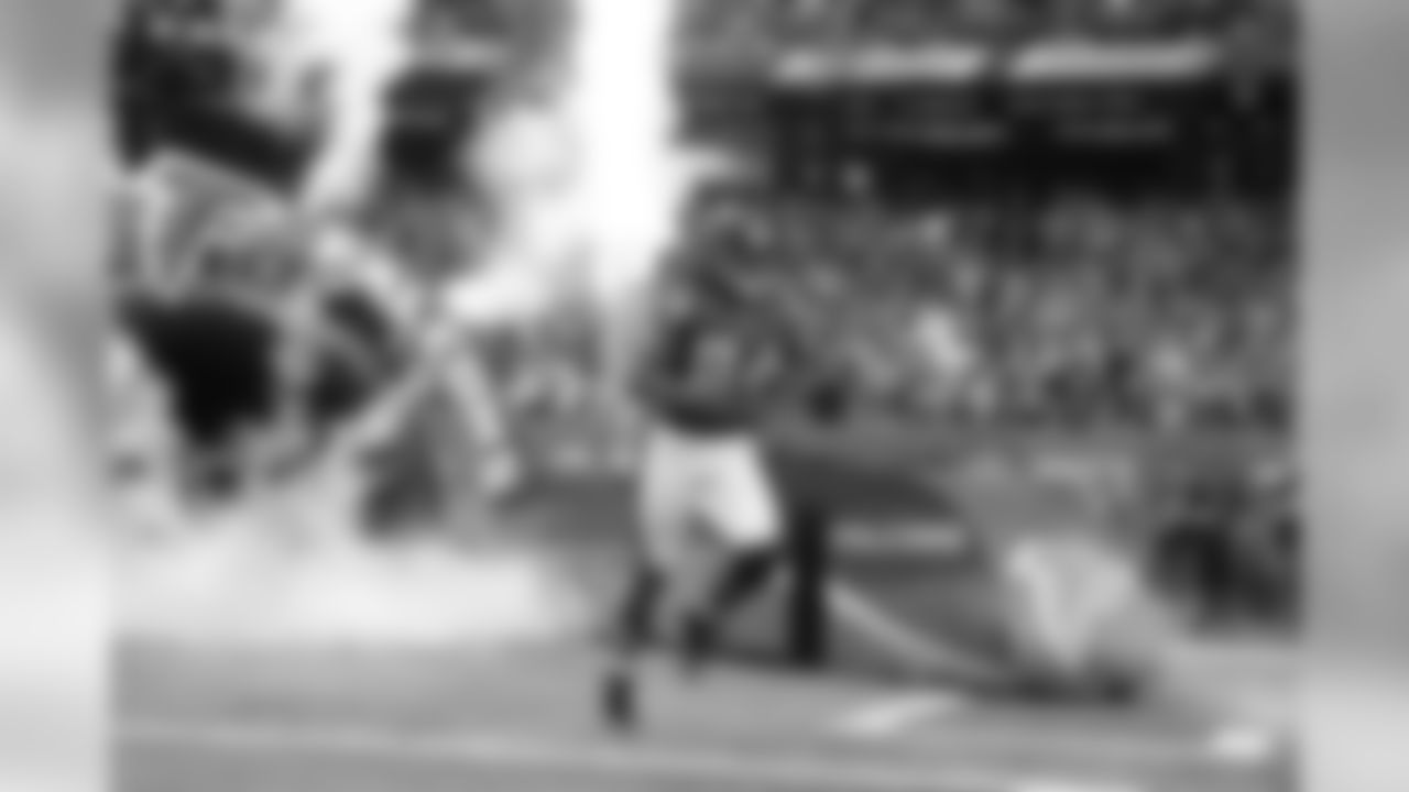 WR Roddy White runs onto the field.
