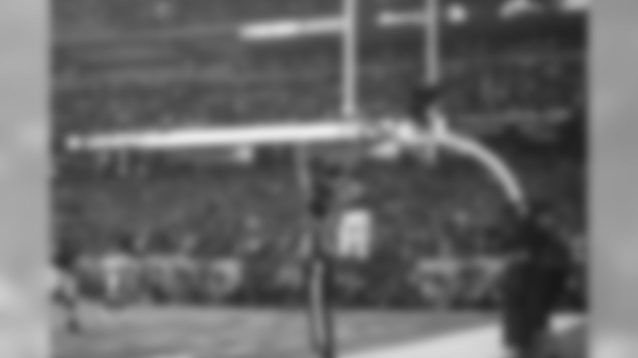 TE Tony Gonzalez