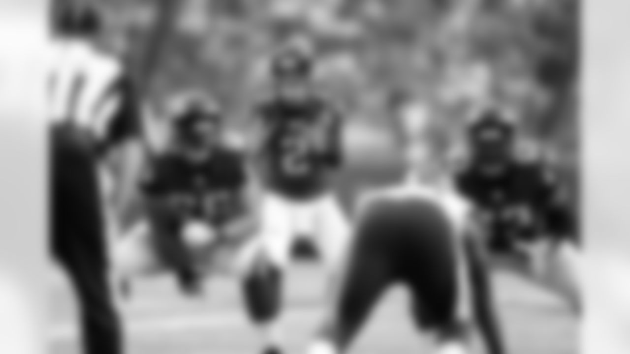 QB Matt Ryan calls the snap