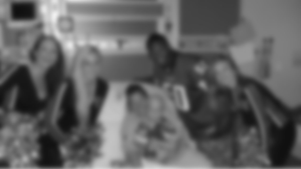 Curtis Lofton and Cheerleaders with Walter Reed patient