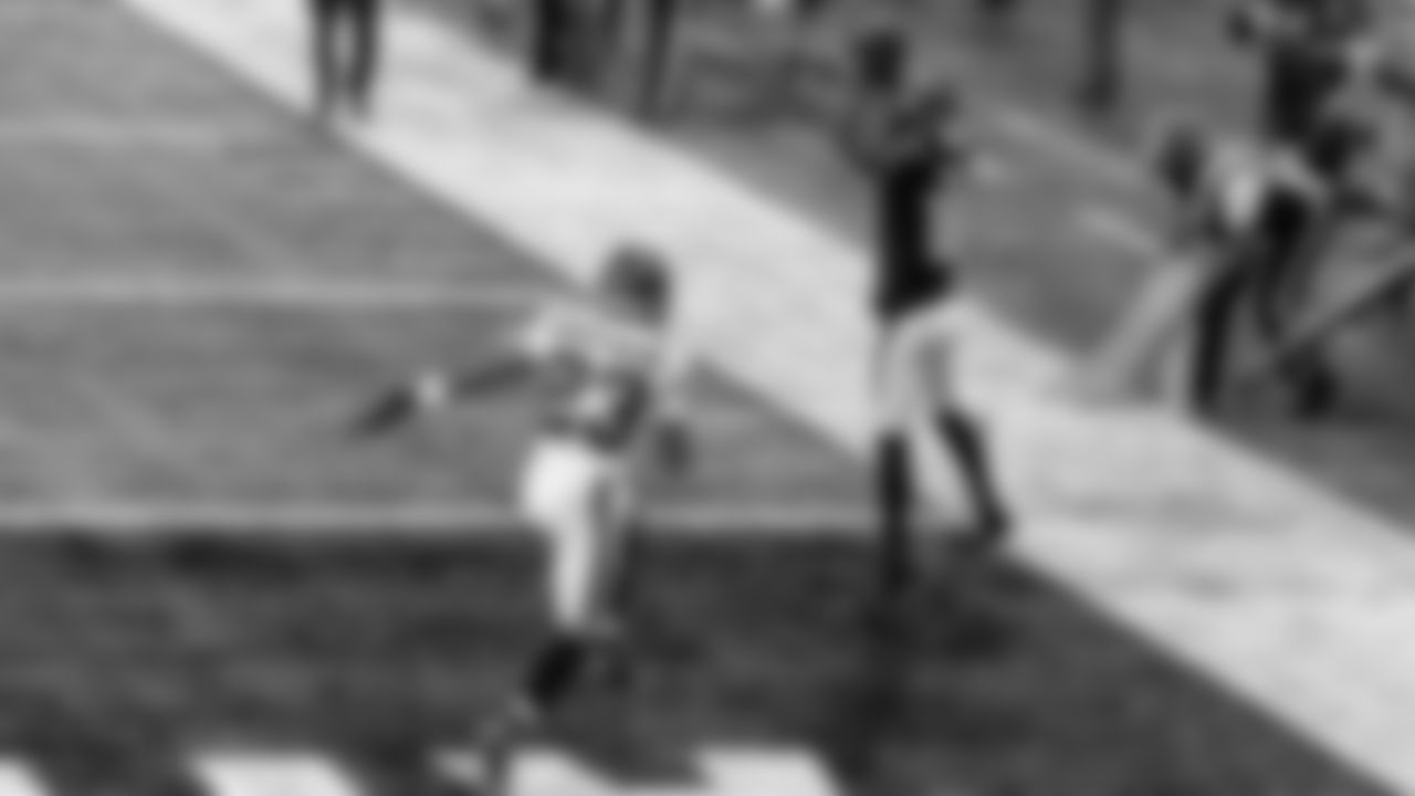 Atlanta Falcons wide receiver Calvin Ridley #18 scores a touchdown against the Tampa Bay Buccaneers on December 20, 2020.