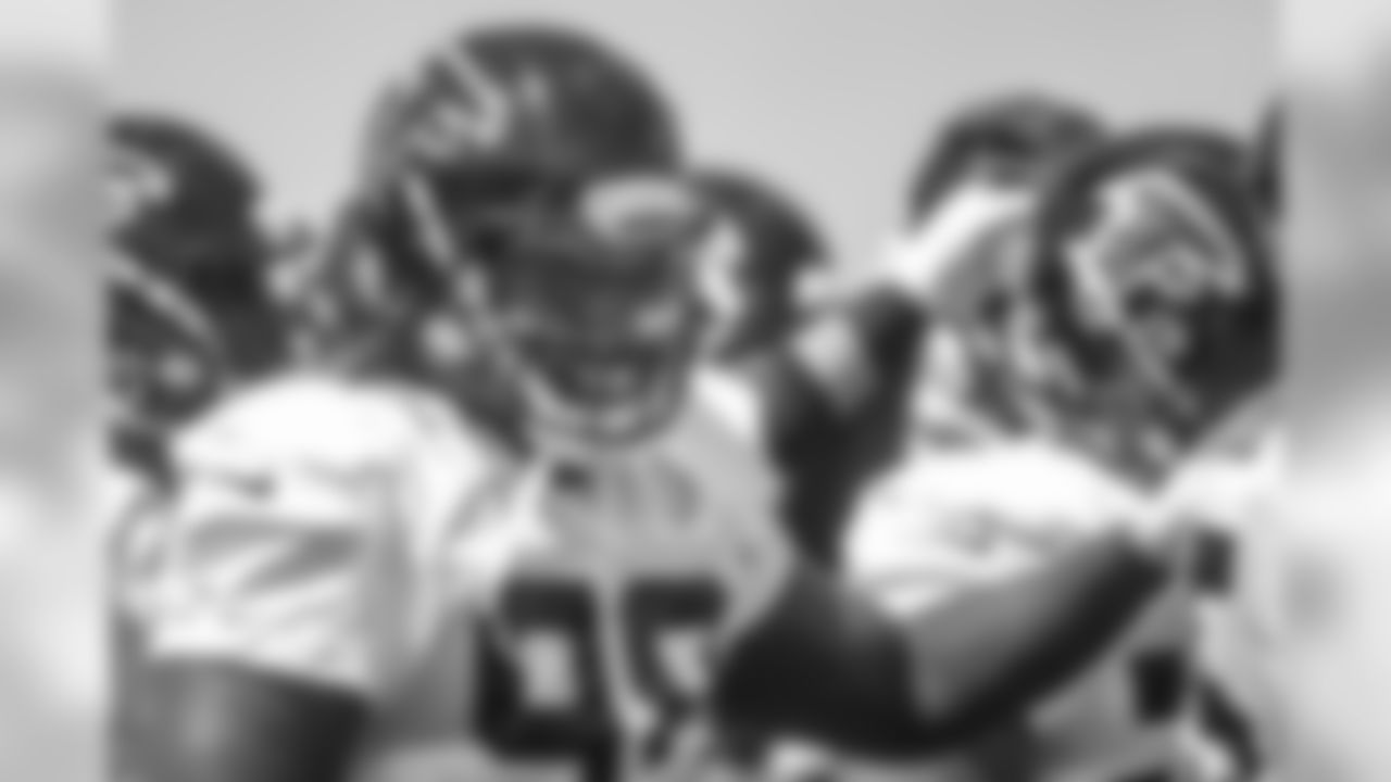 DE Takkarist McKinley