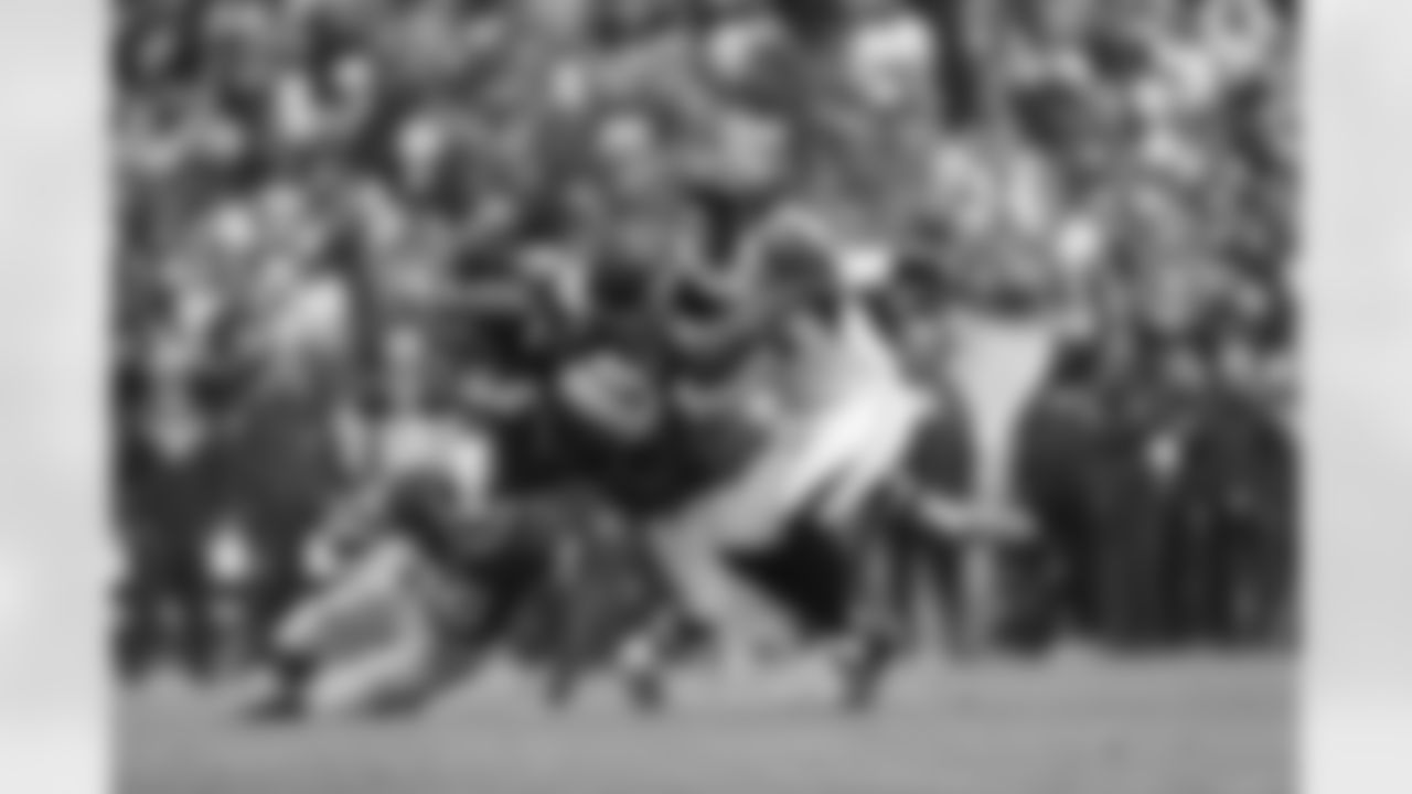 CB Dunta Robinson delivers a huge hit to Redskins QB RGIII