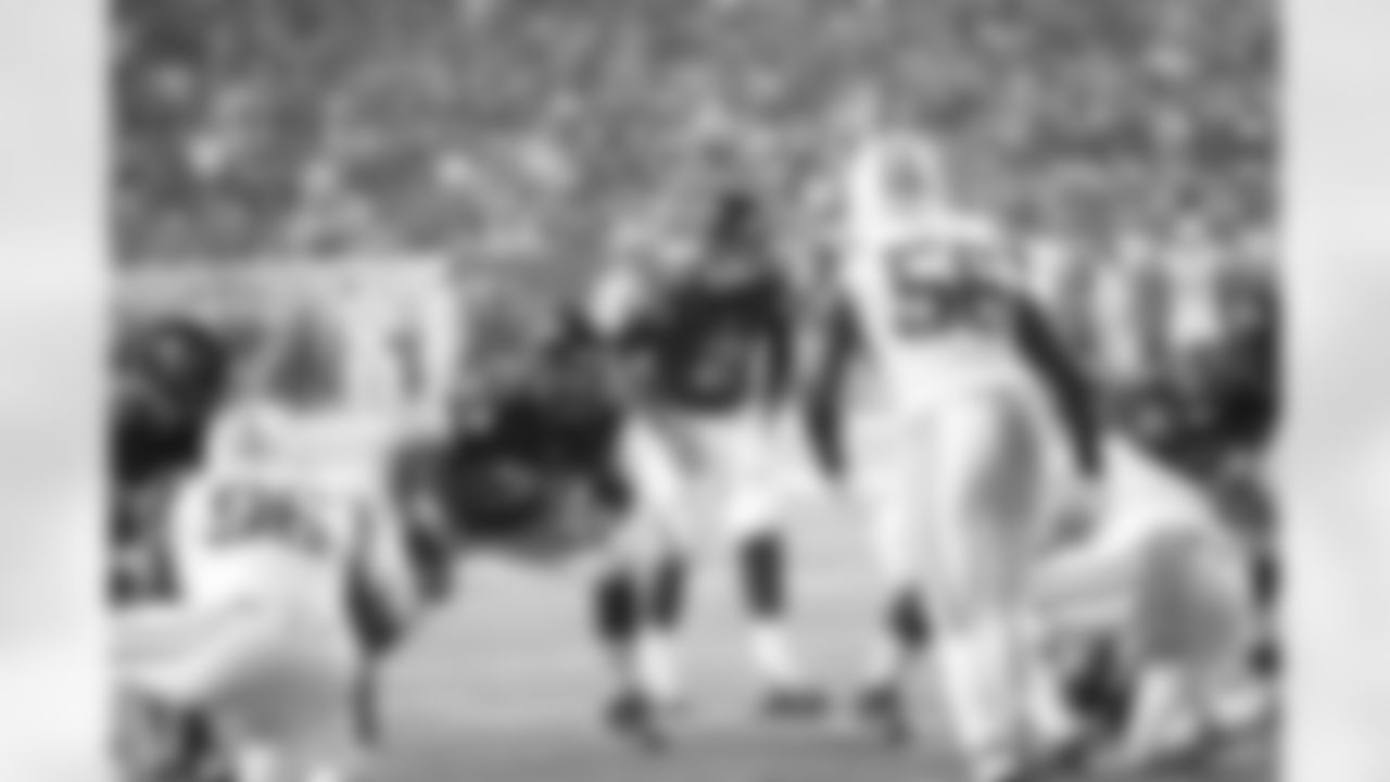 QB Matt Ryan calls a play in the first half