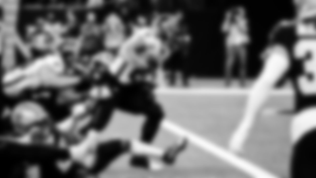 Atlanta Falcons running back Tyler Allgeier #25 carries the ball for a touchdown during the game against the New Orleans Saints at Caesars Superdome in New Orleans, Louisiana on Sunday, December 18, 2022. (Photo by Brandon /Atlanta Falcons)