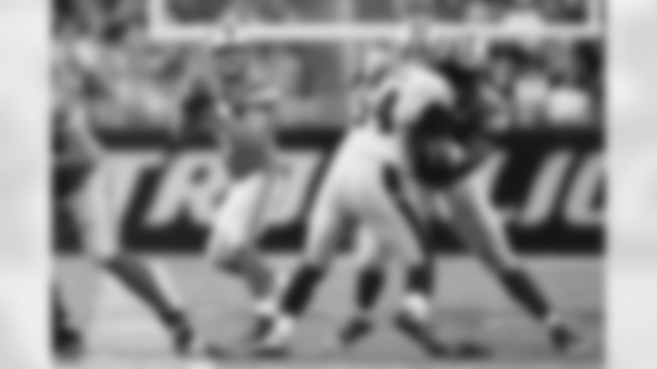 Detroit Lions QB Matthew Stafford rallied his team to a comeback last week against the New Orleans Saints and with touchdowns to WR Golden Tate and Corey Fuller in the fourth quarter after throwing an interception, Stafford showed his ability to bounce back. With that last touchdown, Stafford put him in franchise history with his 118th touchdown tying the record by QB Bobby Layne.