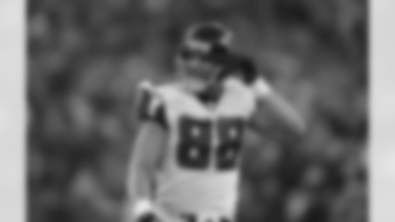 TE Tony Gonzalez