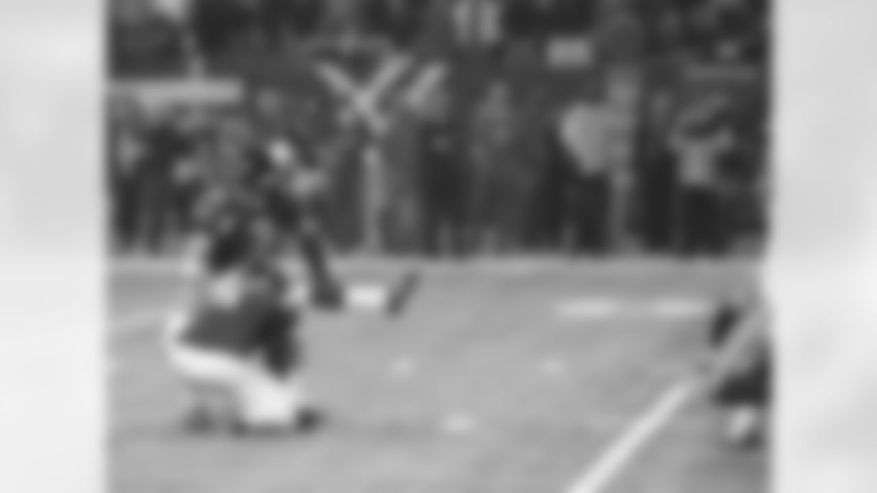 K Matt Bryant makes his fourth field goal of the night