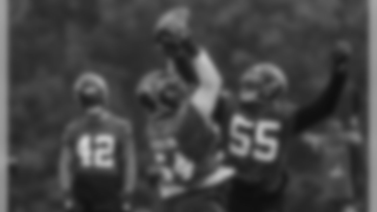 LB Foye Oluokun, LB Bruce Carter
Atlanta Falcons / Stacey Ward