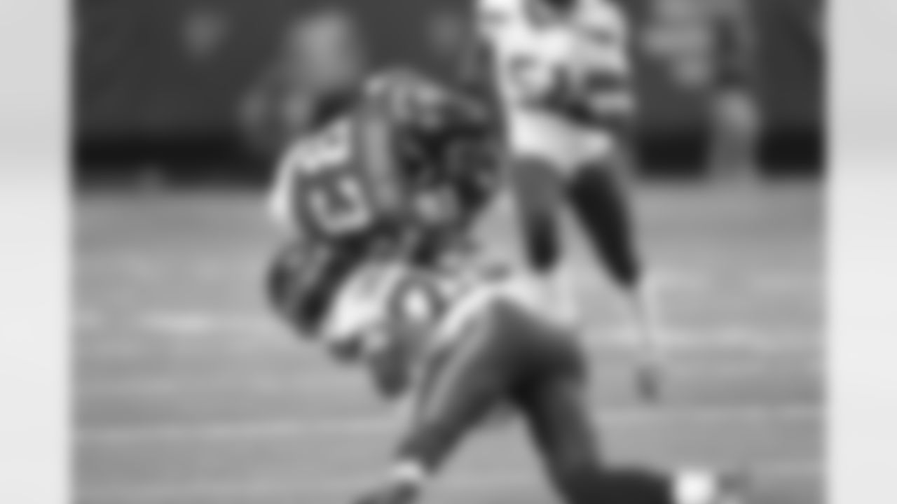 Seahawks CB Richard Sherman slams into WR Harry Douglas
