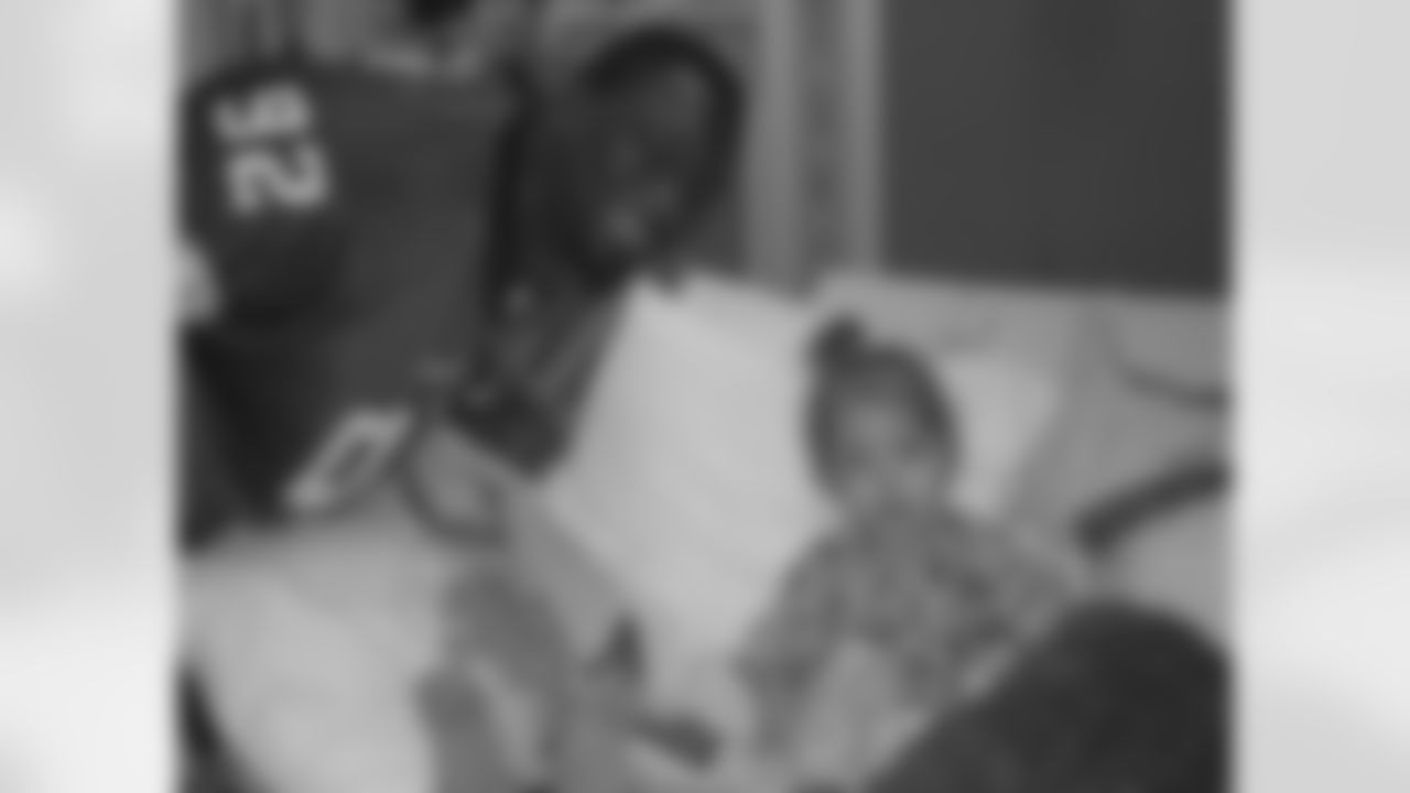 The Atlanta Falcons visit CHOA // Atlanta, GA // Chauncey Davis spending time with patients //