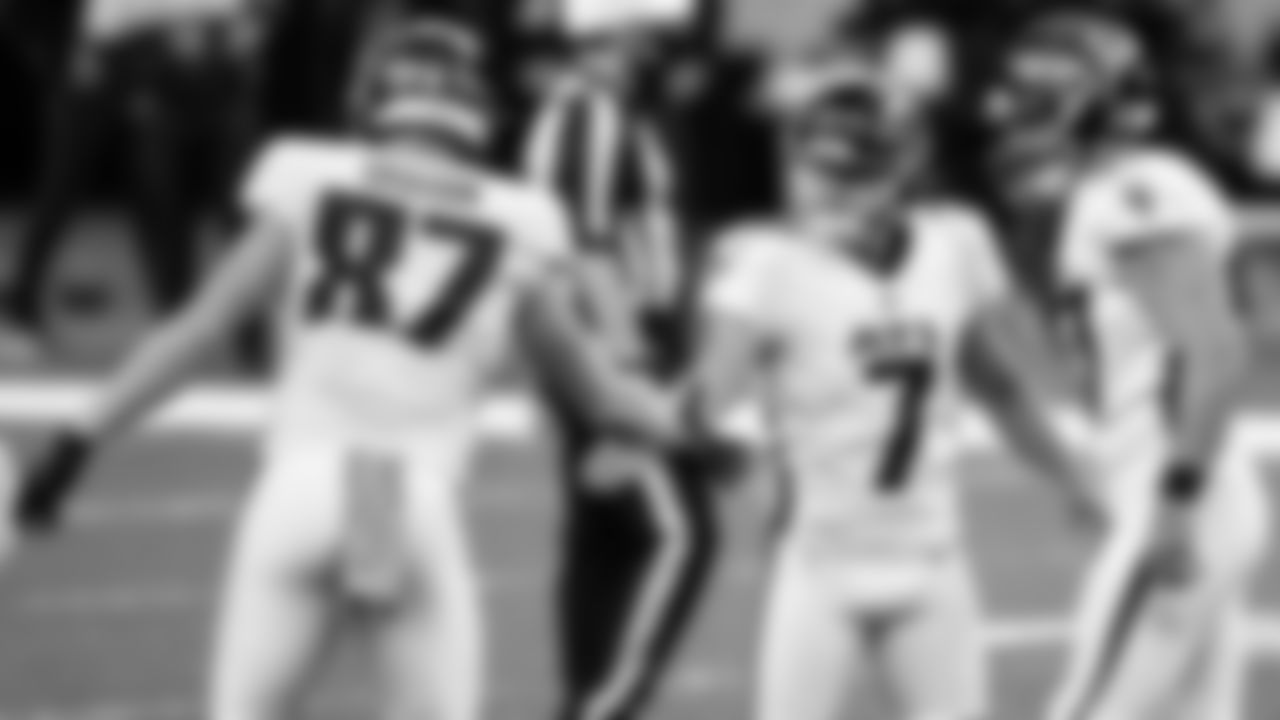 Atlanta Falcons kicker Younghoe Koo #7 high-fives tight end Jaeden Graham #87 during the first half against the New Orleans Saints on November 22, 2020.