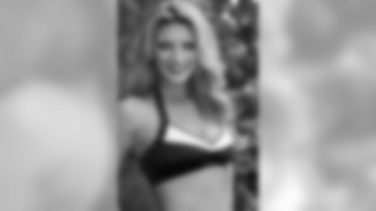 Naiz B. // 2011 Atlanta Falcons Cheerleaders Studio Shots // 2011 // Atlanta -