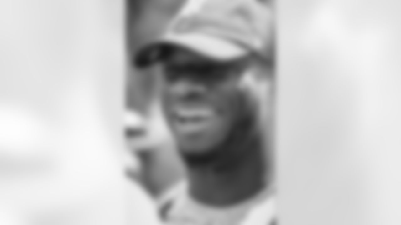 LB Deion Jones
