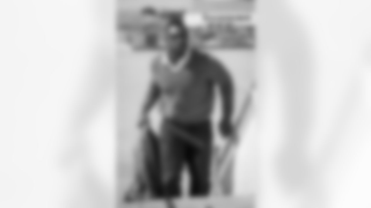 DE Jonathan Massaquoi