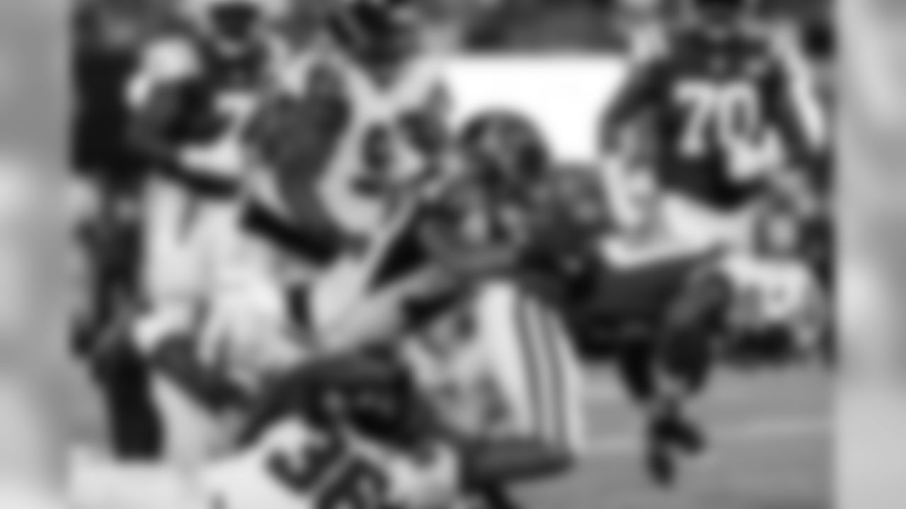 LB Duke Riley