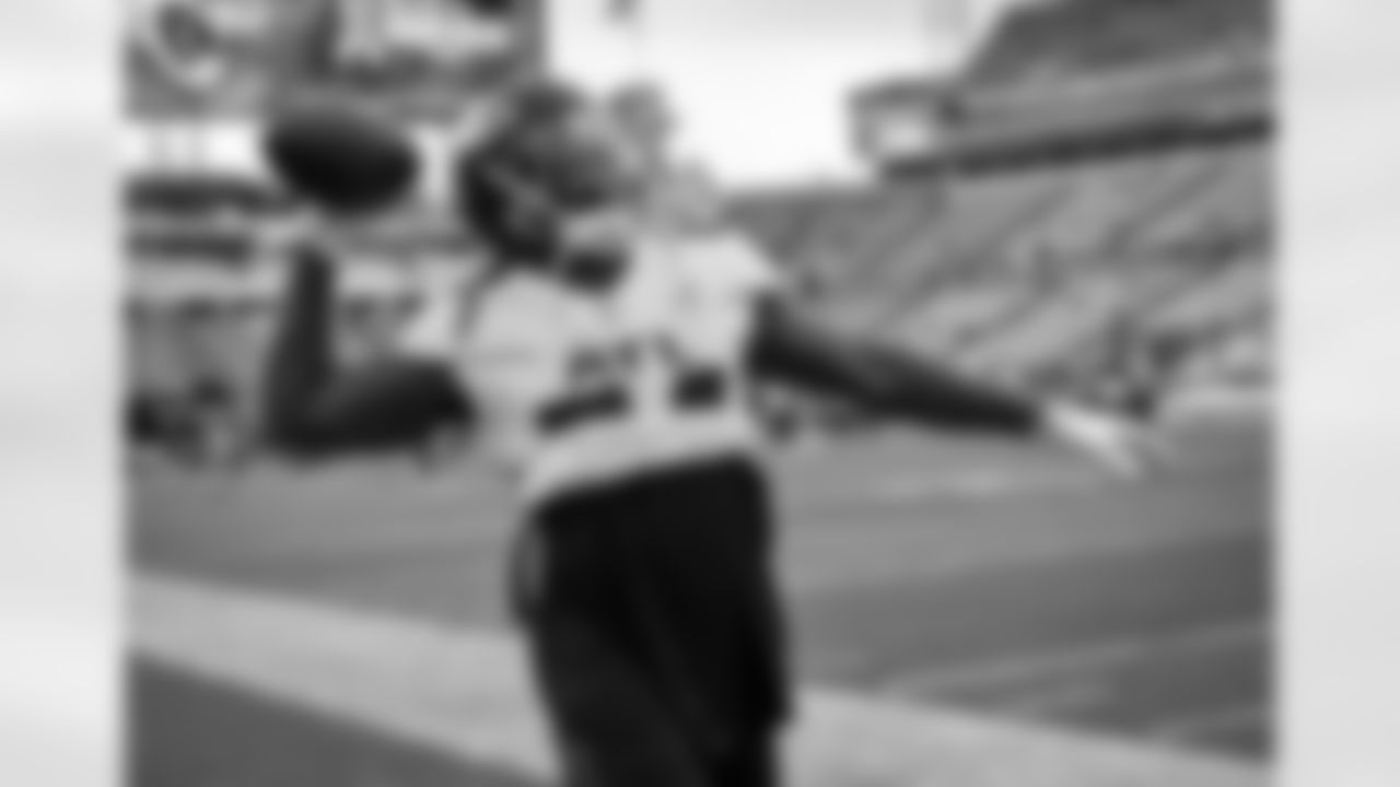 Atlanta Falcons running back Cordarrelle Patterson #84 warms up prior to a game against the Jacksonville Jaguars at TIAA Bank Field in Jacksonville, Florida on Sunday, November 28, 2021. (Photo by Mitchell Martin/Atlanta Falcons)
