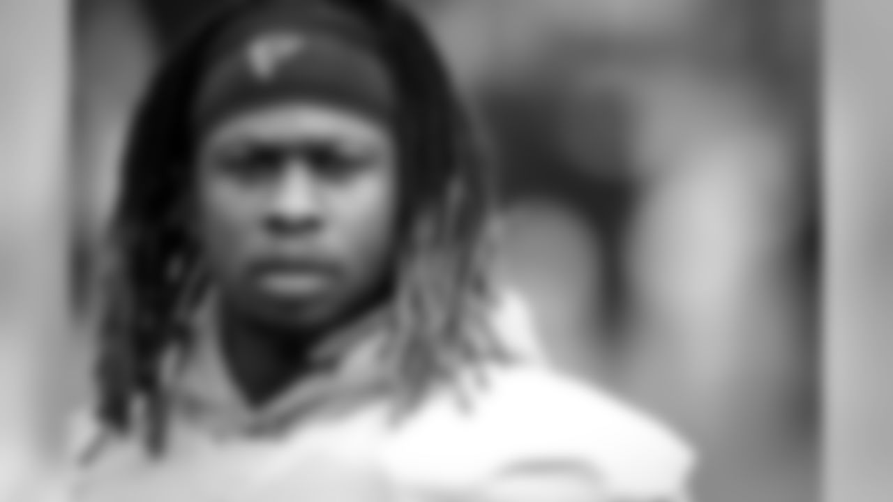DE Takkarist McKinley