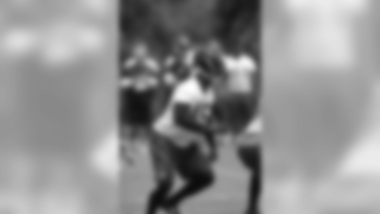 LB Deion Jones