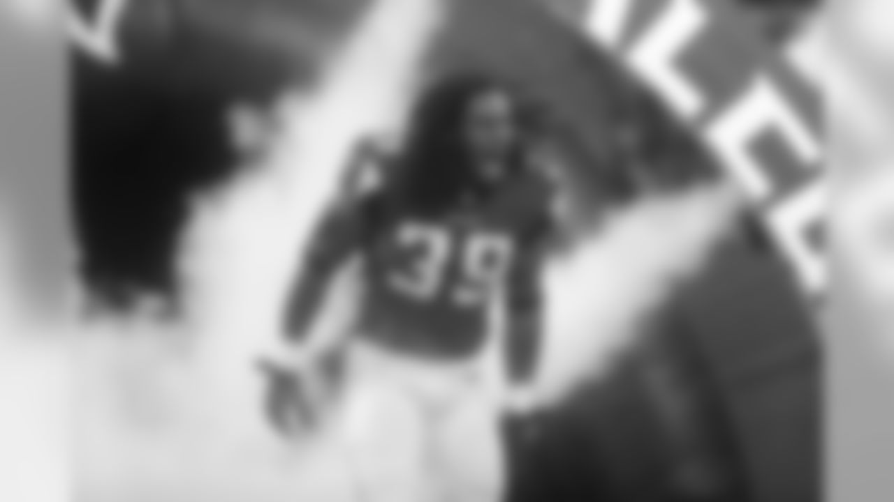 RB Steven Jackson is ready to go as he runs out of the tunnel