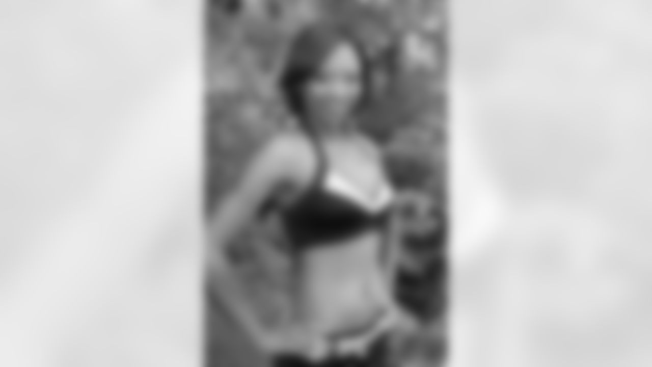 Avis H. // 2011 Atlanta Falcons Cheerleaders Studio Shots // 2011 // Atlanta -