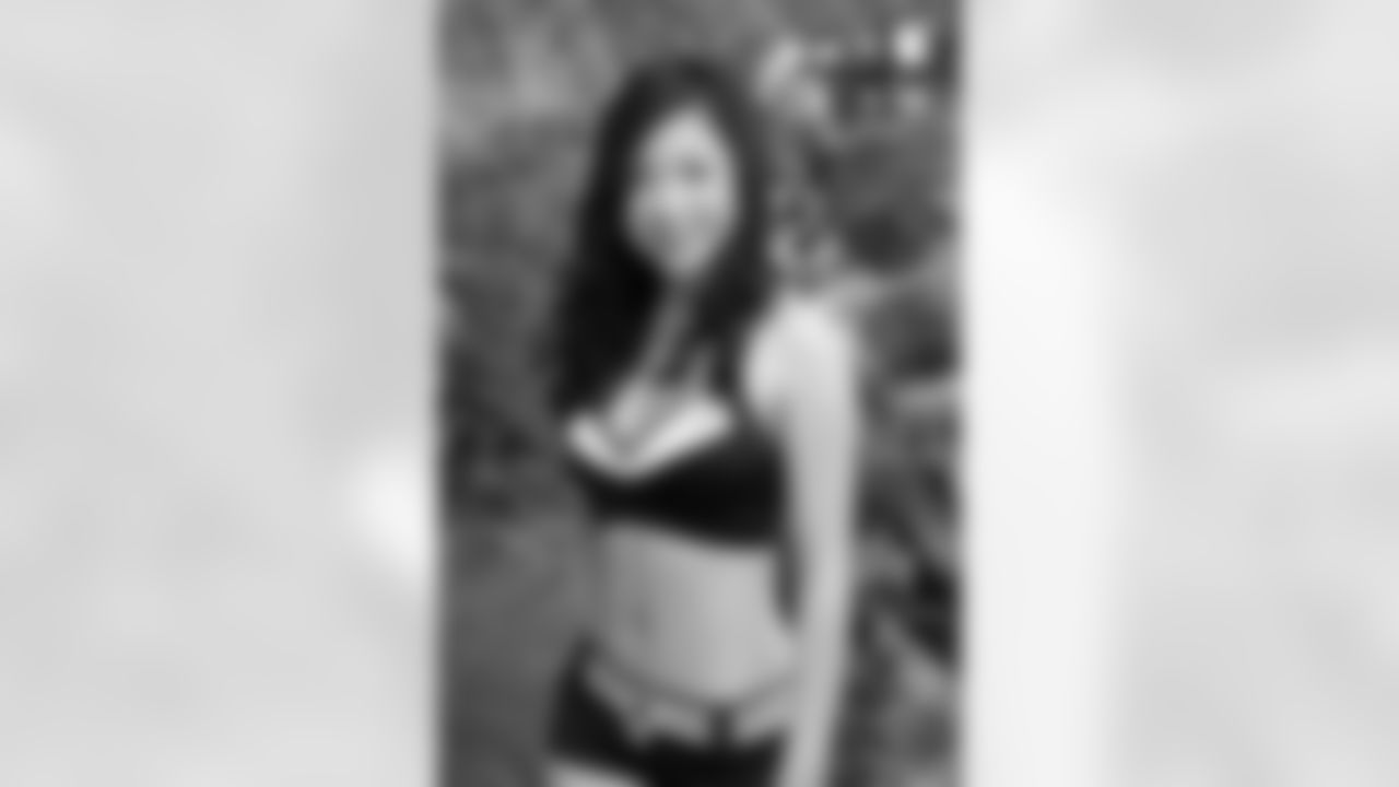 Cindy L. // 2011 Atlanta Falcons Cheerleaders Studio Shots // 2011 // Atlanta -
