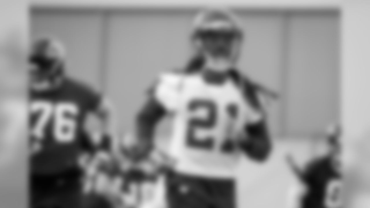 Atlanta Falcons cornerback Desmond Trufant #21 looks on during practice. (Photo by Kara Durrette/Atlanta Falcons)