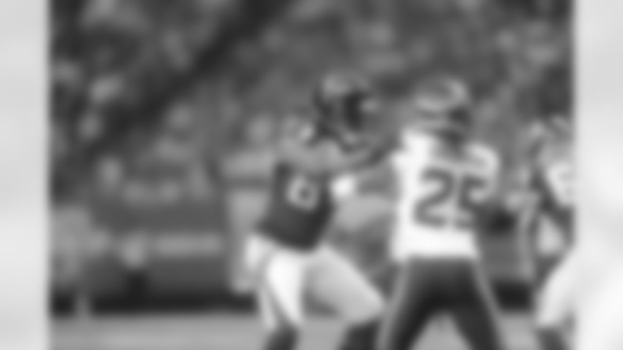 WR Roddy White goes up against Seahawks CB Richard Sherman
