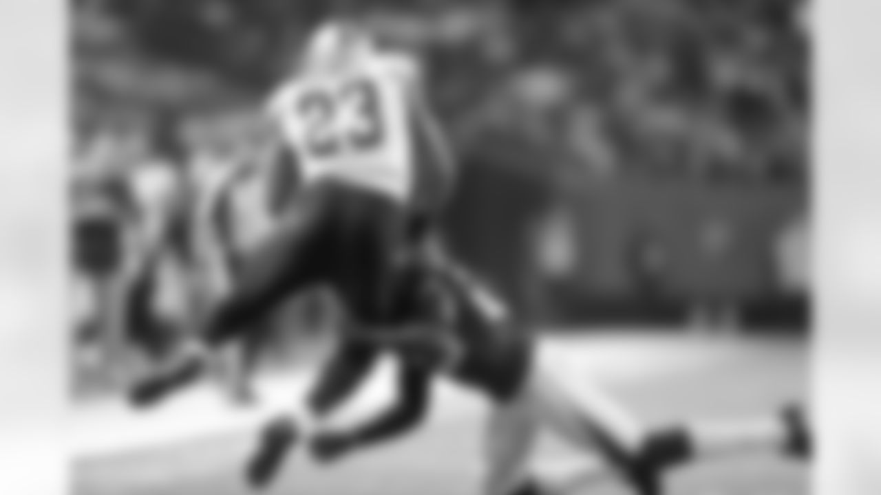 CB Robert Alford stops Saints RB Pierre Thomas