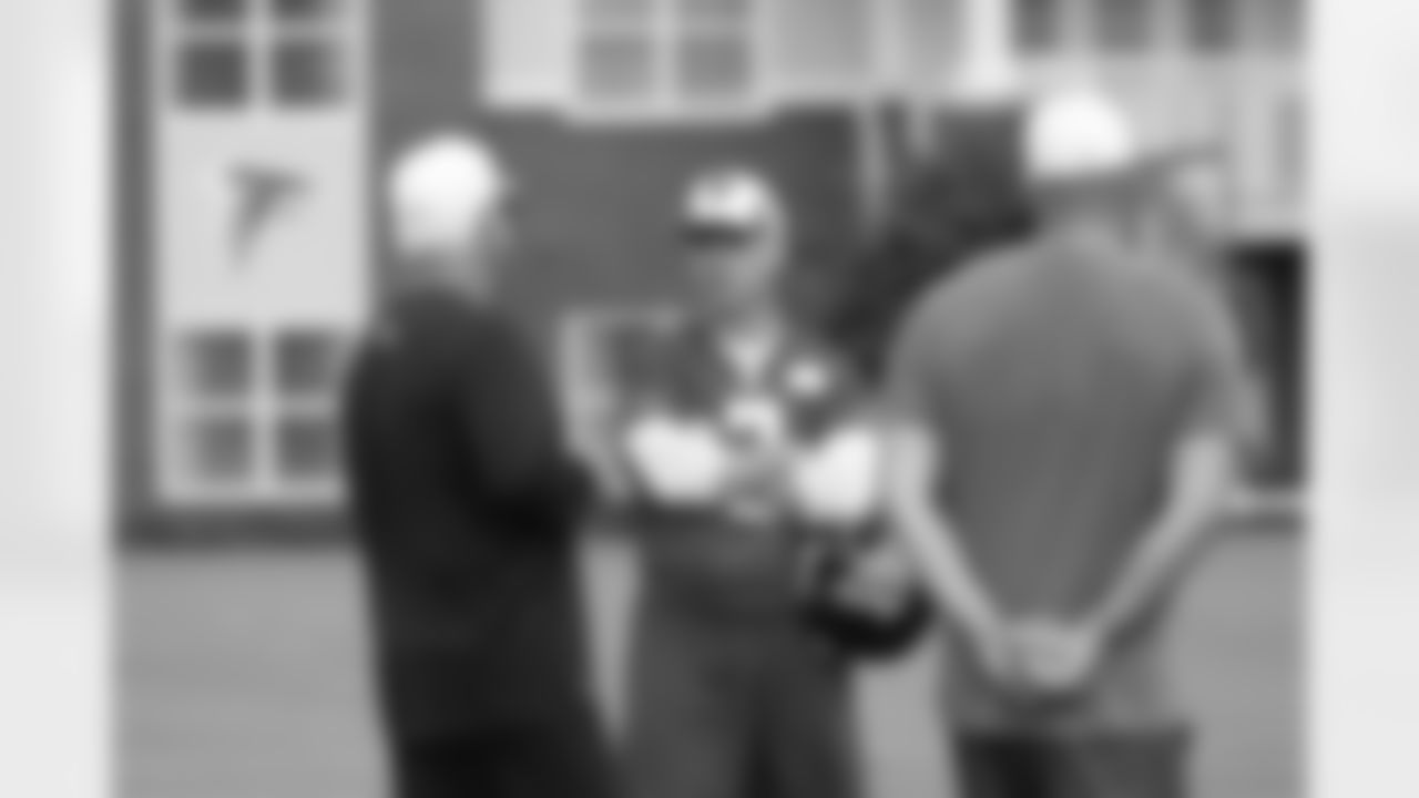 Head coach Mike Smith talks to K Matt Bryant