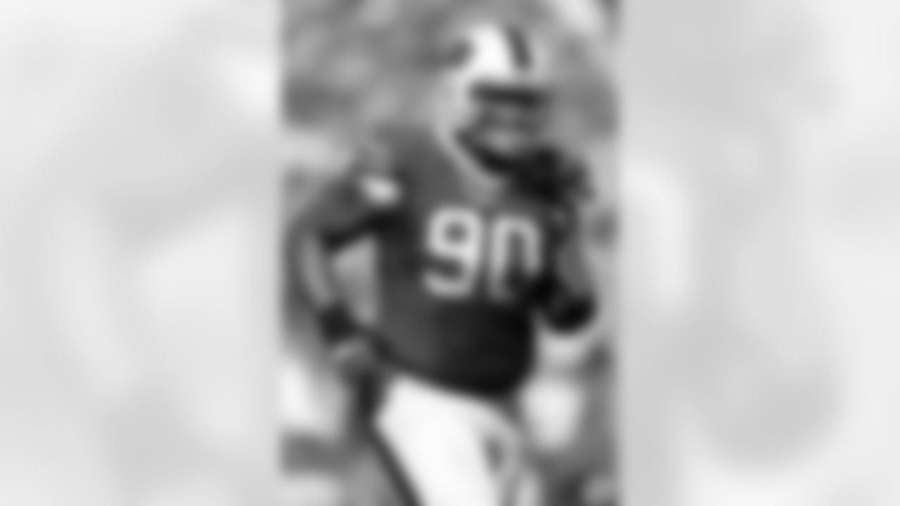 DE Alan Branch