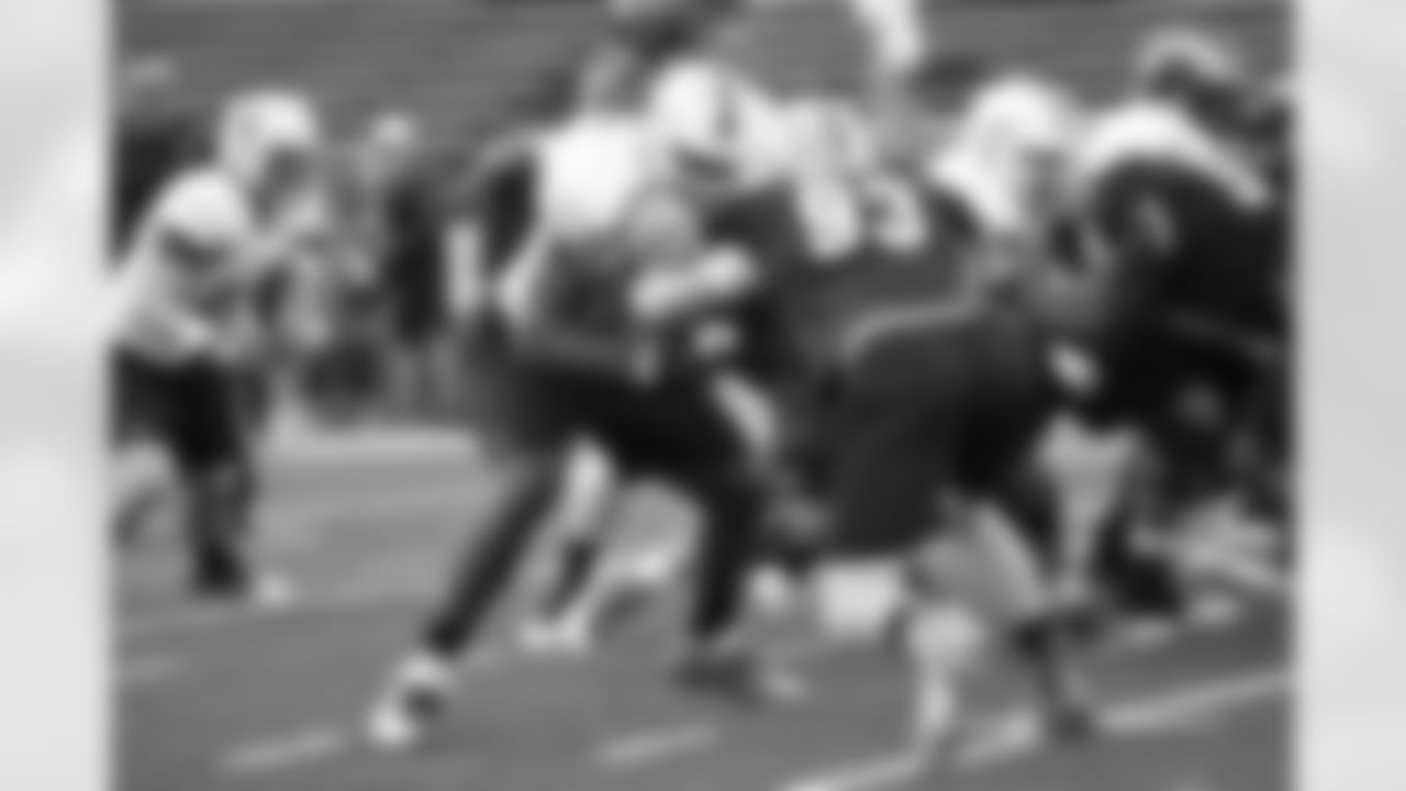 OT Seantrel Henderson (Miami) faces off against DE Trent Murphy (Stanford).