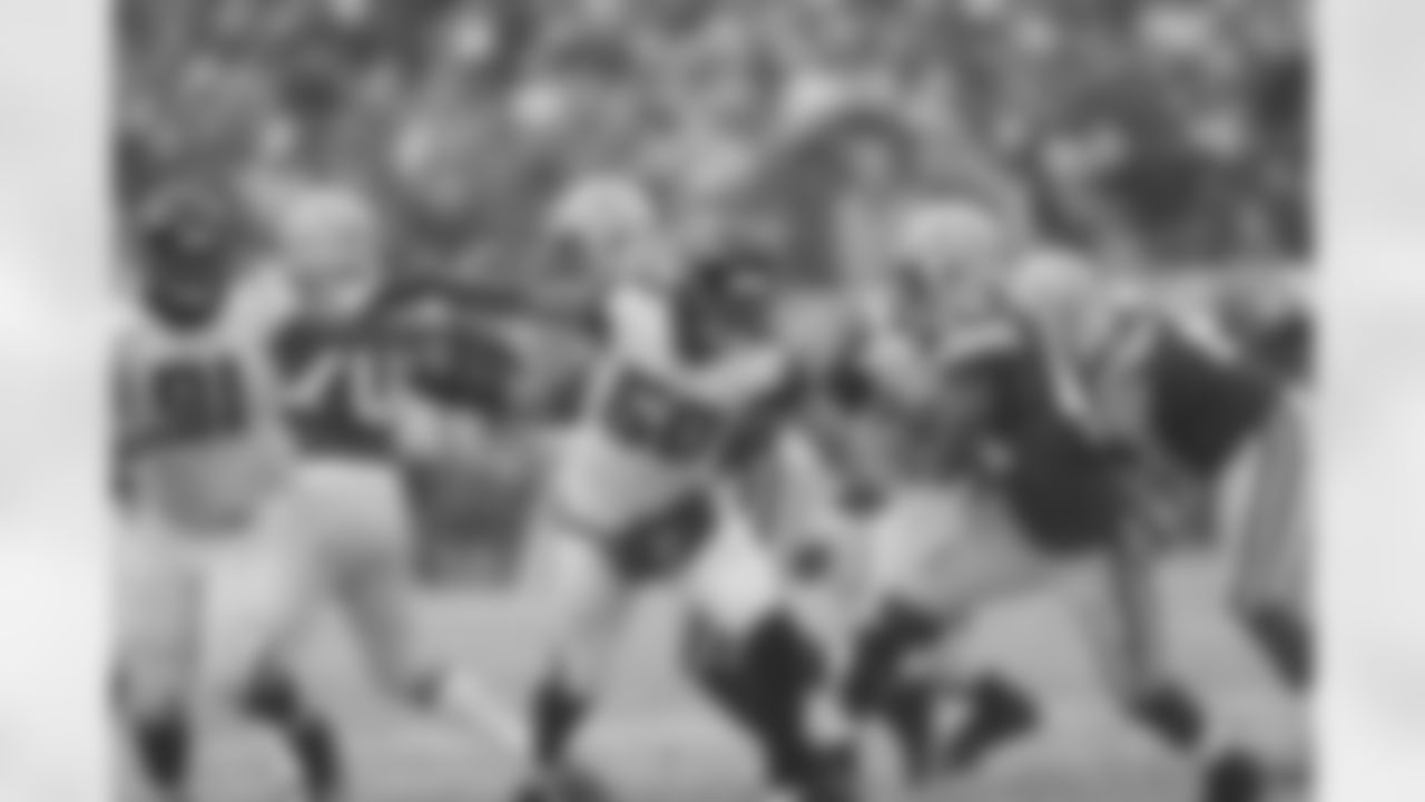 DE Osi Umenyiora opens up to tackle Packers RB James Starks