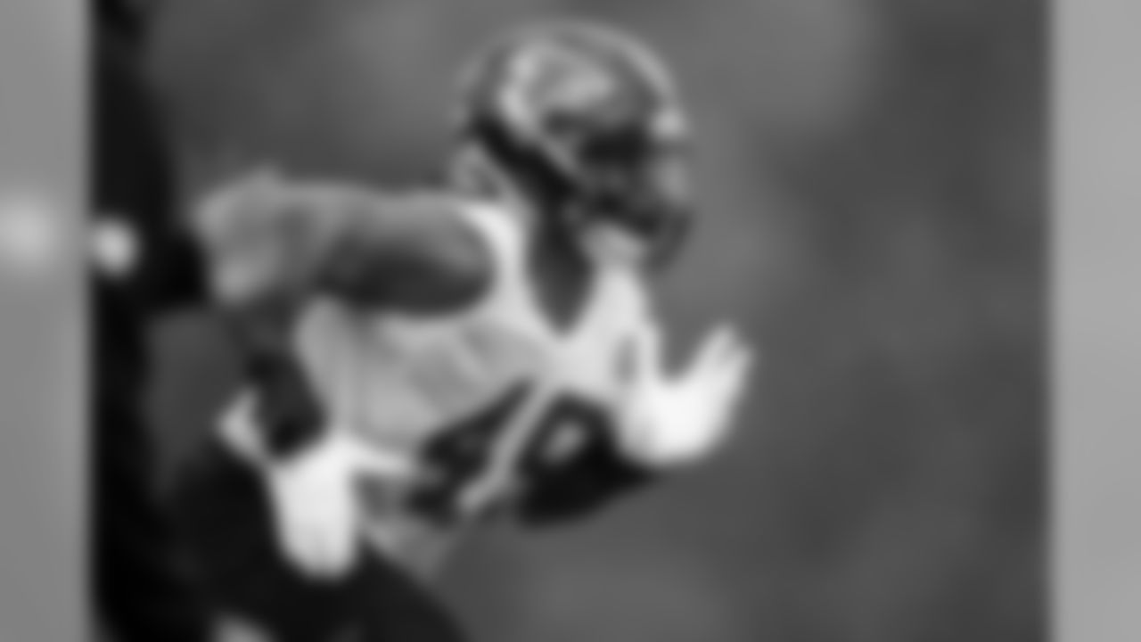 DE Tre' Crawford