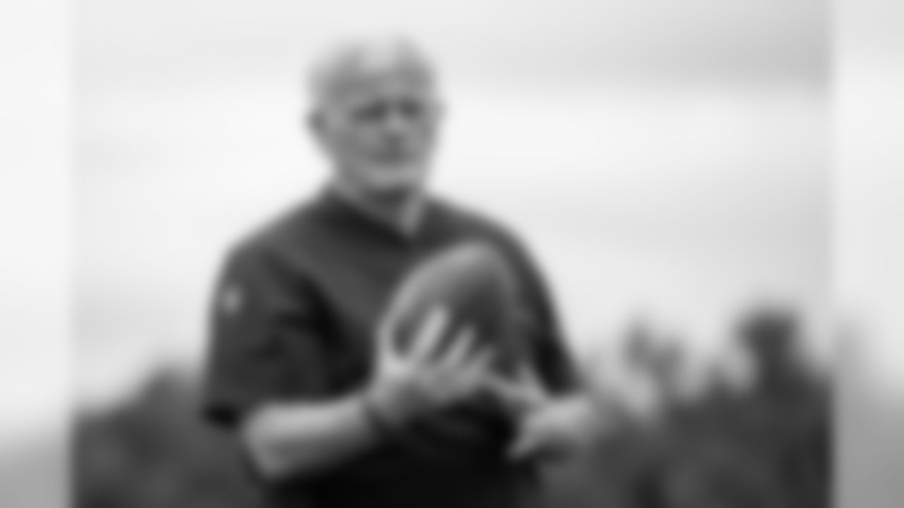 Senior assistant Bob Sutton during practice. (Photo by Kara Durrette/Atlanta Falcons).