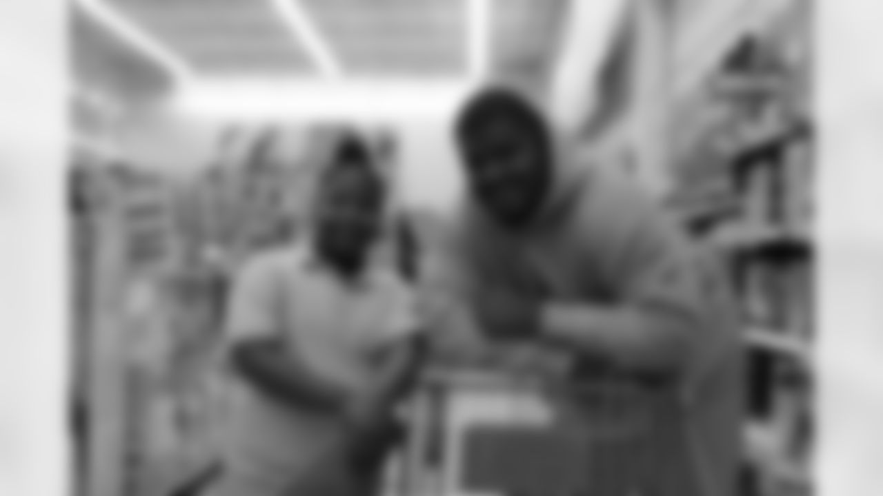 DT Travian Robertson poses with his new friend from the Atlanta Mission.
