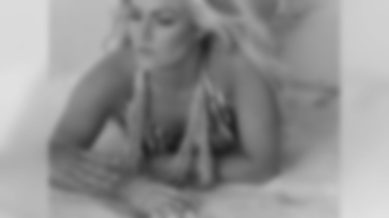 Kelsi S. // 2011 Atlanta Falcons Cheerleaders Swimsuit Calendar Photo Shoot // 2011 // Bermuda -