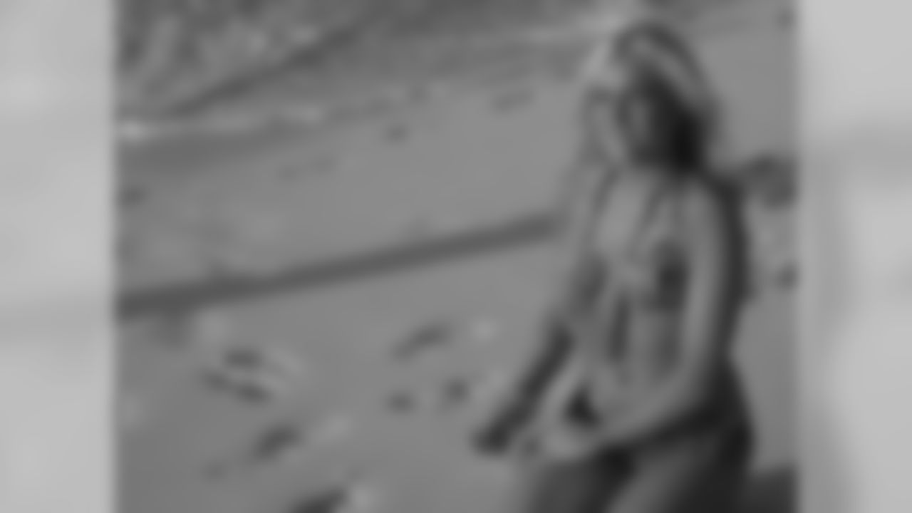 Kelsi S. // 2011 Atlanta Falcons Cheerleaders Swimsuit Calendar Photo Shoot // 2011 // Bermuda -