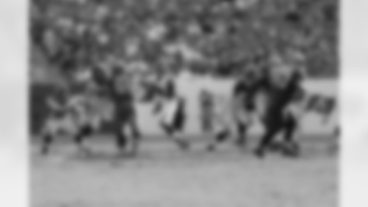 QB Dominique Davis has time to make a play