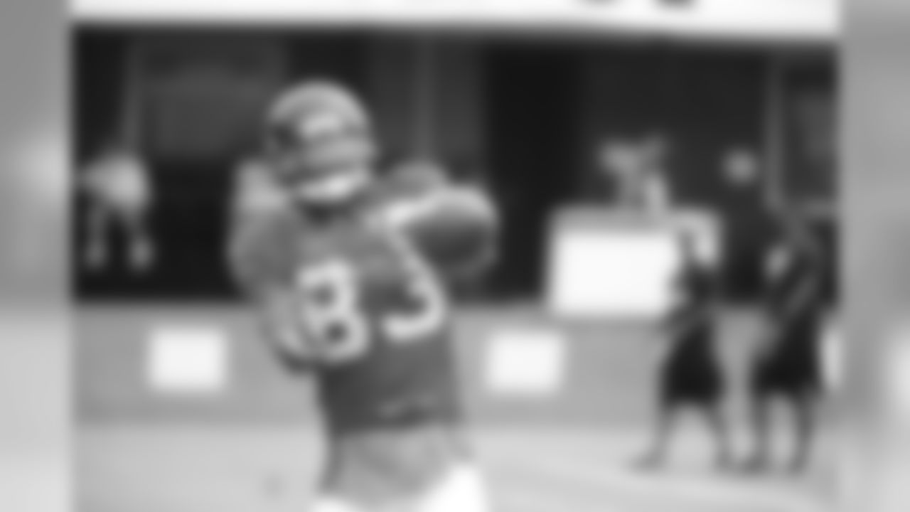 WR Harry Douglas