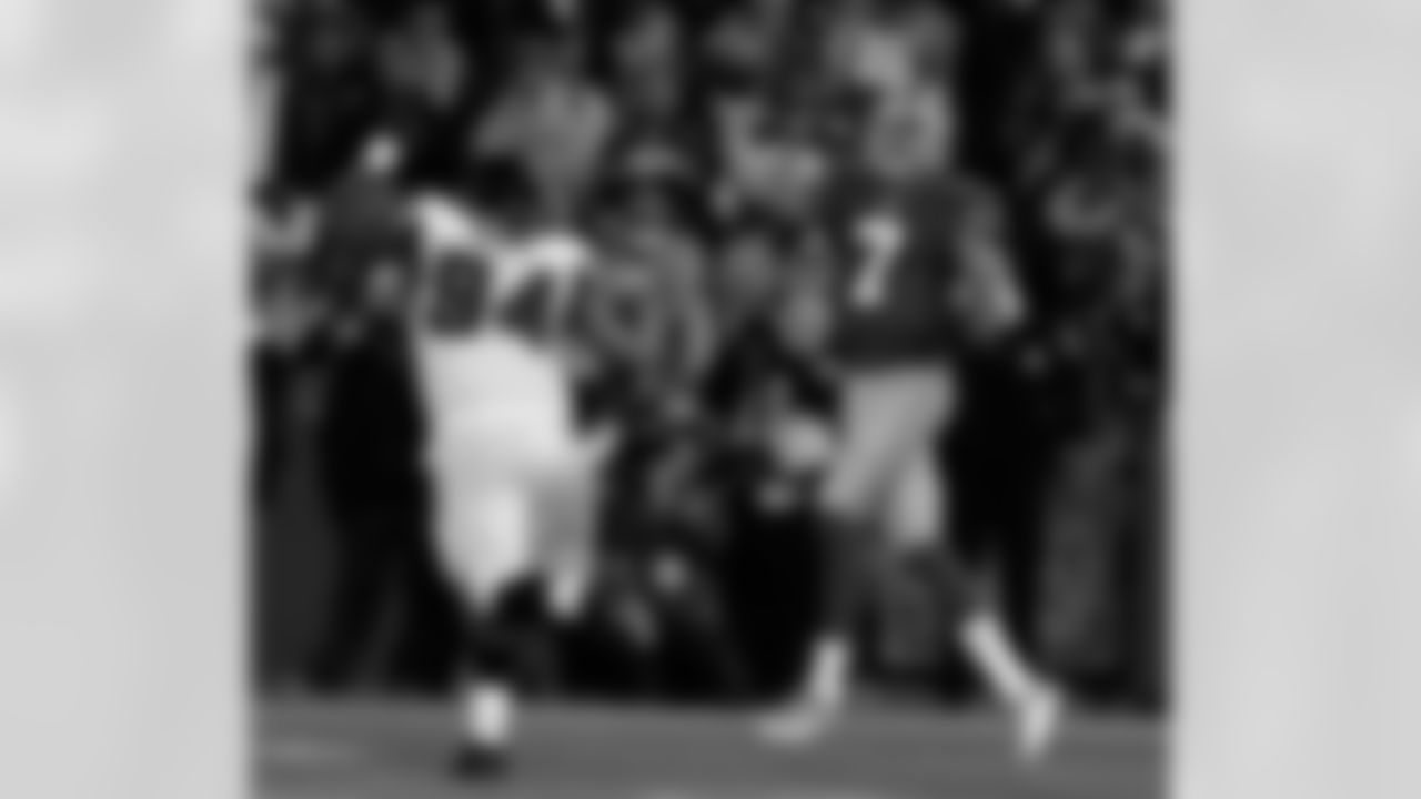 DT Peria Jerry puts pressure on 49ers QB Colin Kaepernick