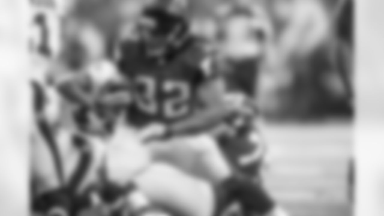 RB Jacquizz Rodgers - Watch this can't miss play - Rodgers Spins Free