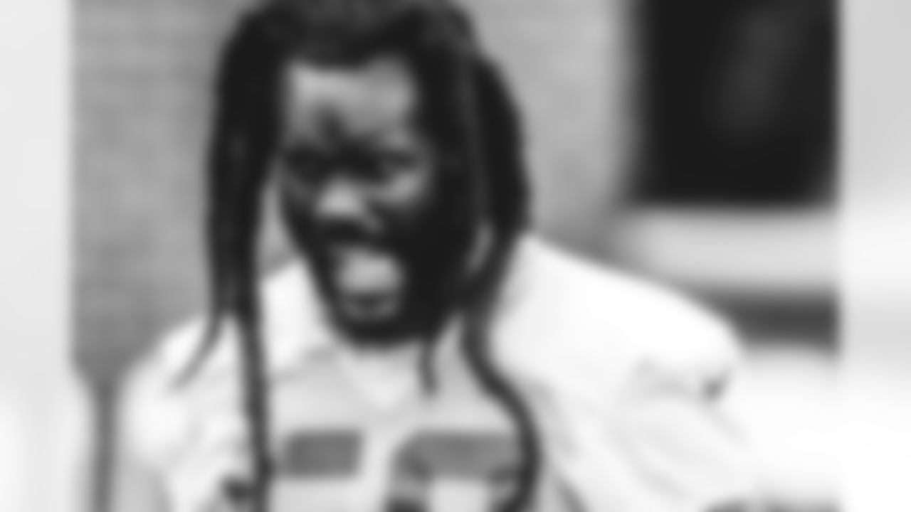 LB De'Vondre Campbell